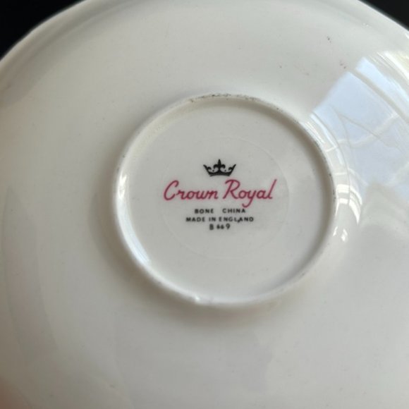 VTG Crown Royal  Bone China Teacup and Saucer - Picture 5 of 6